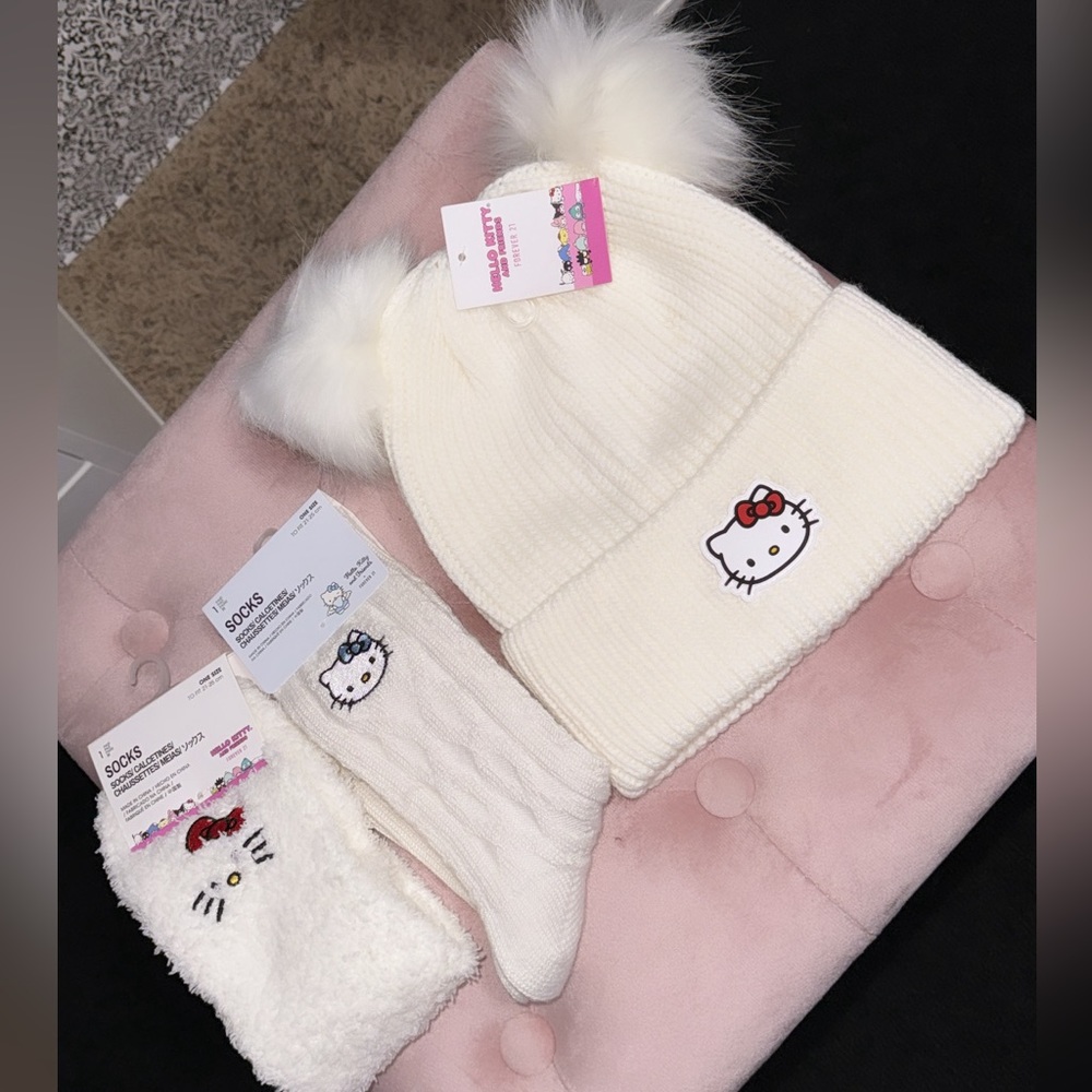 Hello Kitty Set of Beenie & 3
Pairs of Socks